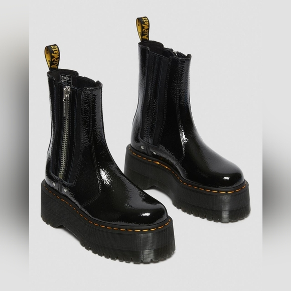 Dr. Martens Shoes - NWOB Dr. Martens 2976 Max Distressed Leather Platform Chelsea Boot - Black
